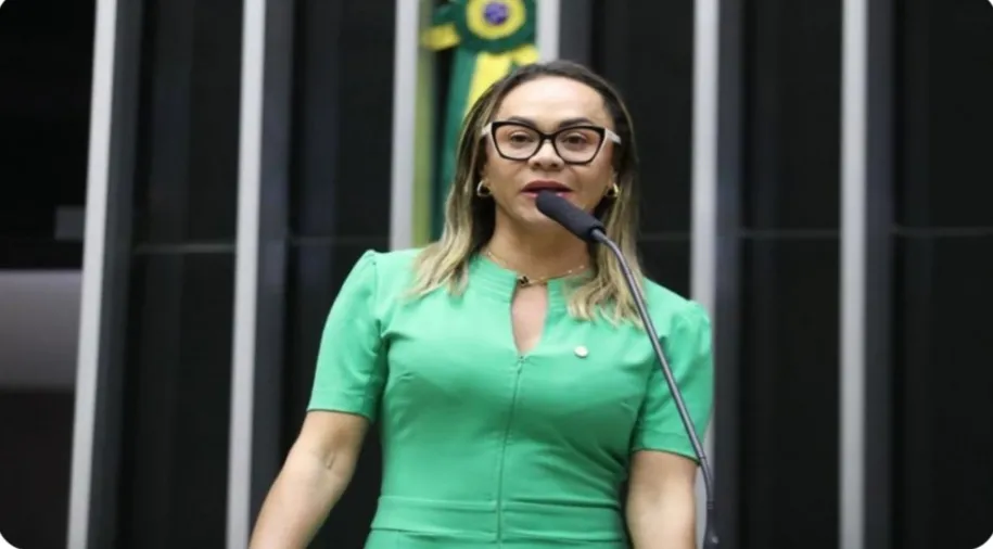 Deputada Ivoneide Caetano vota a favor da 'saidinha' de presos A "saidinha" é destinada aos presos em regime semiaberto, que trabalham durante o dia em colônias agrícolas ou industriais, ou que estudam.