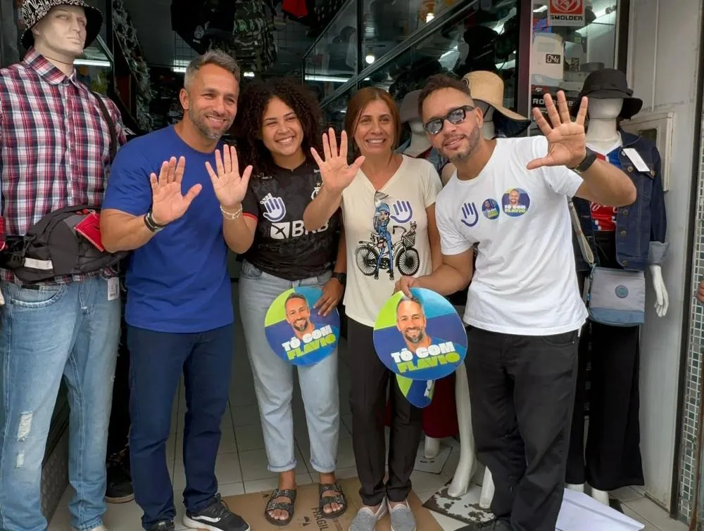 Em primeiro dia do Camaforró, Flávio Matos caminha no centro e destaca movimentação no comércio