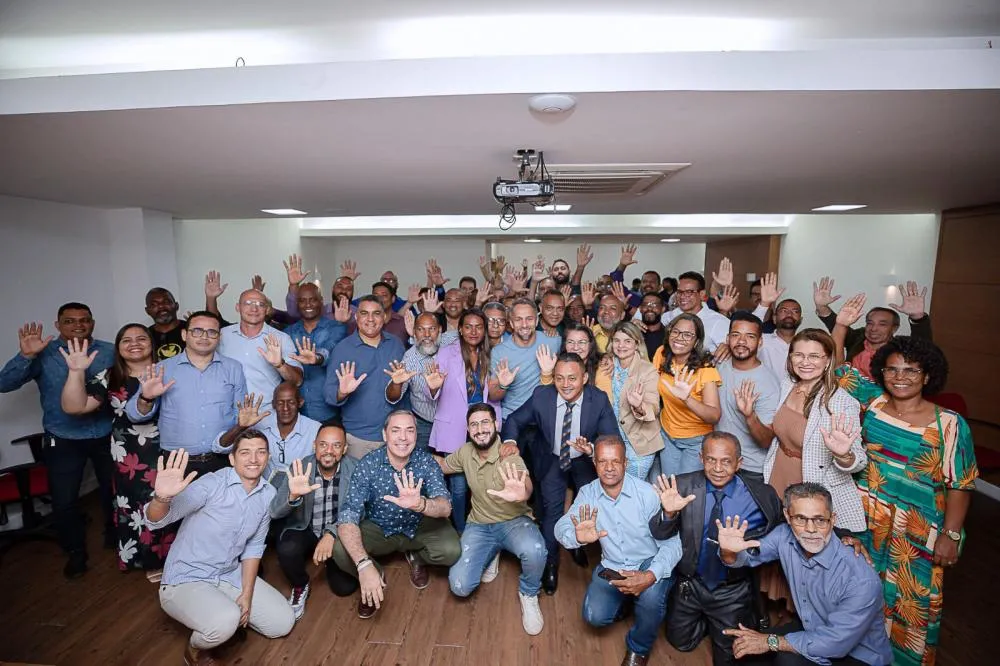 Lideranças evangélicas de Camaçari promovem encontro com Flávio Matos para debater pautas e reforçar aliança com o projeto de renovação