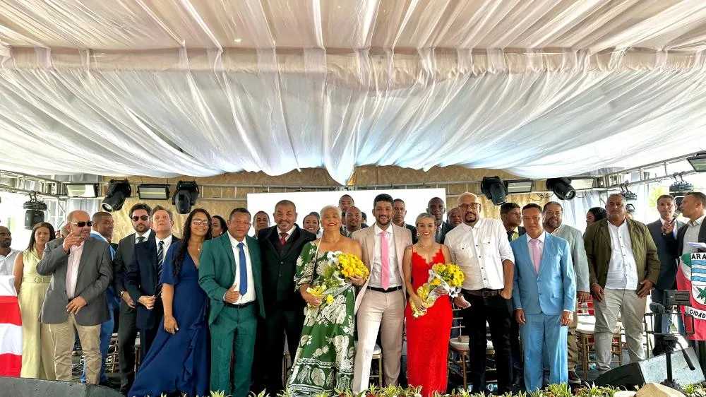 PREFEITO ELEITO TONHO TOMA POSSE EM ARAMARI BAHIA 